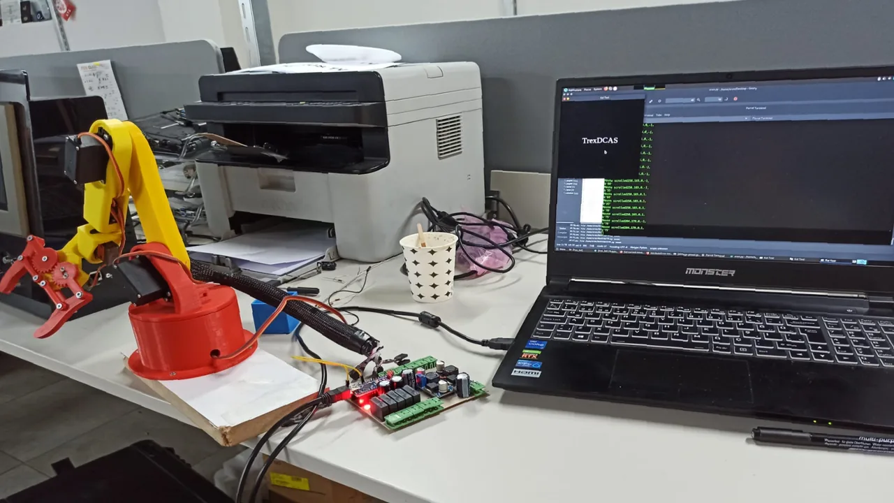 3D baskı 5 eksenli robot kol ve sürücü elektroniği